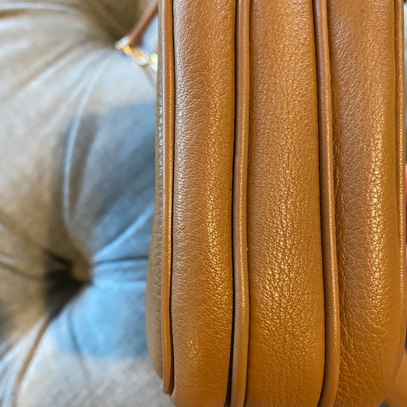 Tory Burch Tan Pebbled Leather Crossbody Bag & Matching Zip Around Wallet Set - Picture 3 of 16